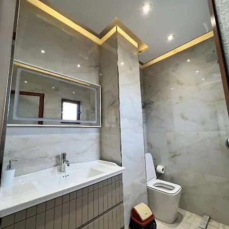 Kamberi & Hotel 2*