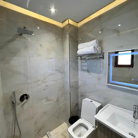 Kamberi & Hotel 2*