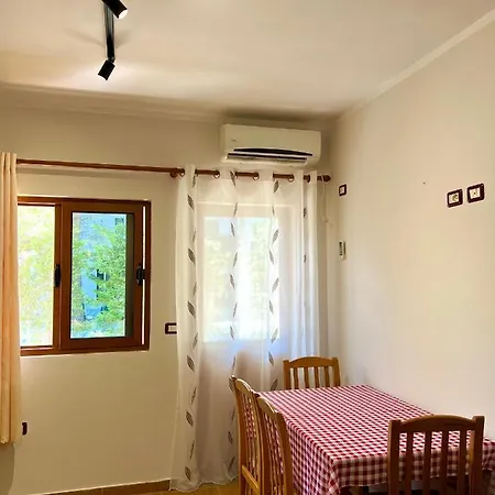 Hotel Kamberi & 2*