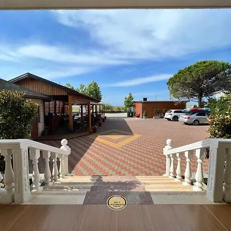 Hotel Kamberi & Velipojë