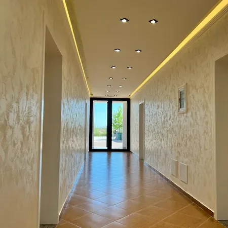 Kamberi & 2* Velipojë