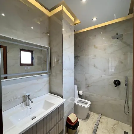 Hotel Kamberi & Velipojë