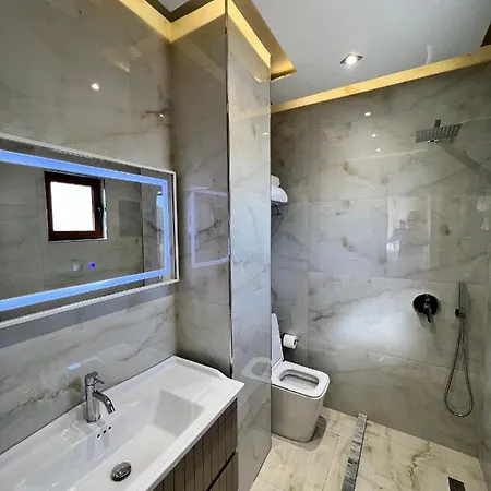 Hotel Kamberi & Velipojë