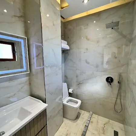 Hotel Kamberi & Velipojë