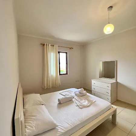 Kamberi & Hotel Velipojë