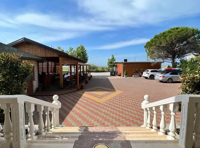 Hotel Kamberi & Velipojë