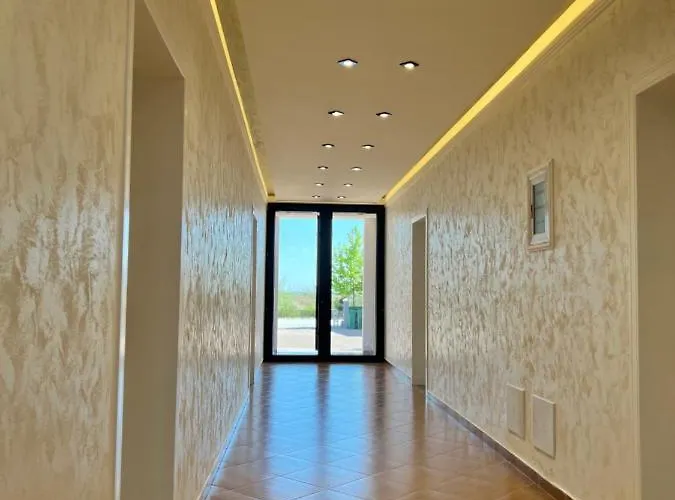 Kamberi & 2* Velipojë