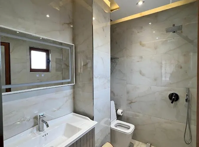 Hotel Kamberi & Velipojë