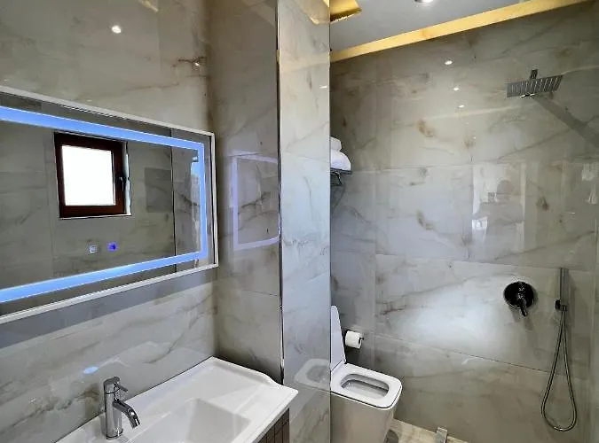 Hotel Kamberi & Velipojë