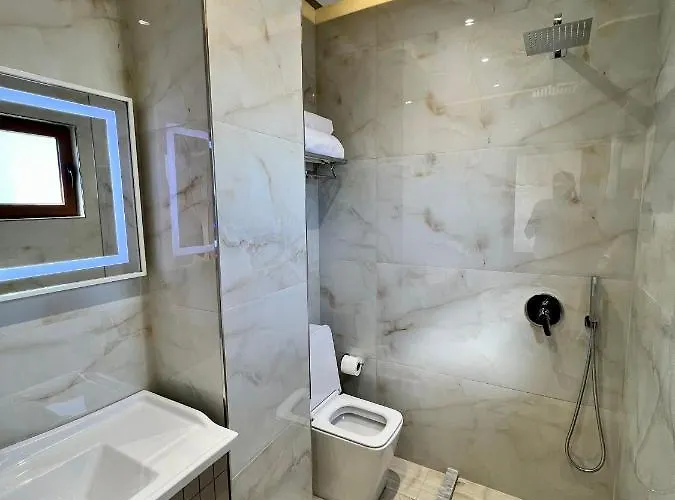 Hotel Kamberi & Velipojë