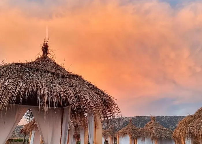 Kamberi & Hotel Velipojë